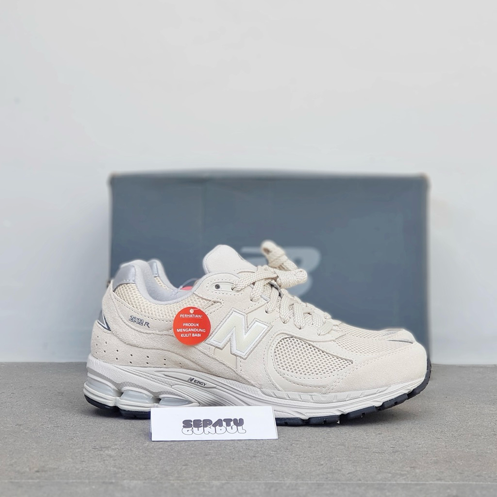 Sepatu Sneakers Pria NB 2002r Bone Light Aluminum ML2002RE