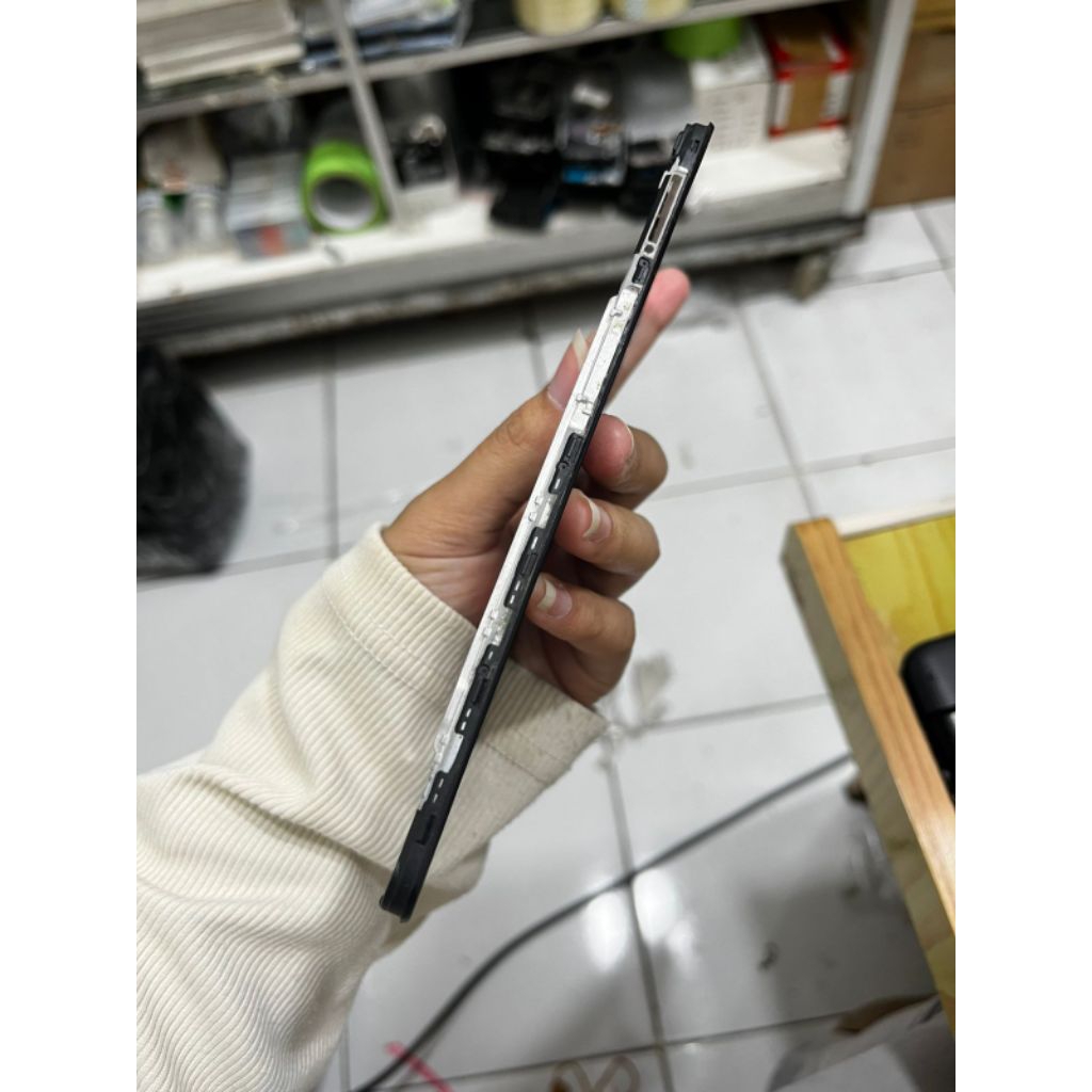 FRAME LCD/MIDDLE LCD/TULANG TATAKAN OPPO RENO 5F(ORI COPOTAN)