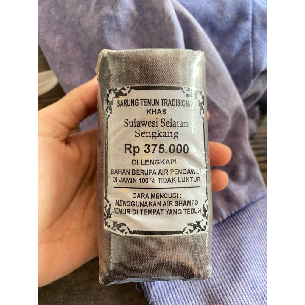 Sarung tenun tradisional Khas Sulawesi Selatan Sengkang