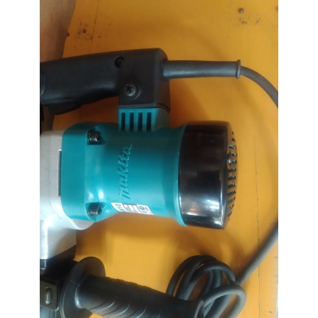 bor bobok beton makita HM 0810 secen