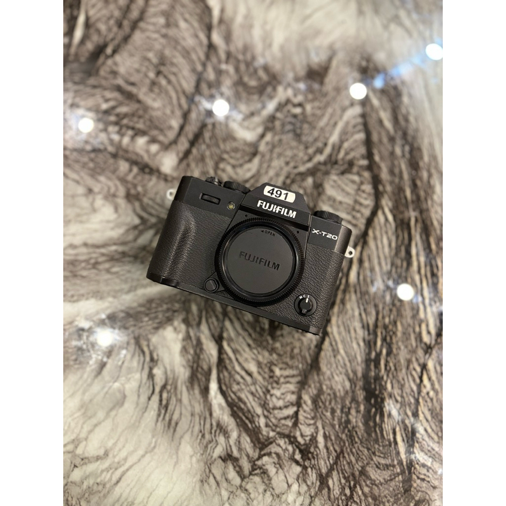 Fujifilm XT20 XT-20 Body Only Like New