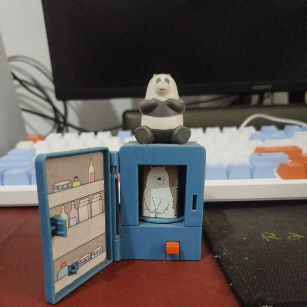 Action Figure We Bare Bears Kulkas