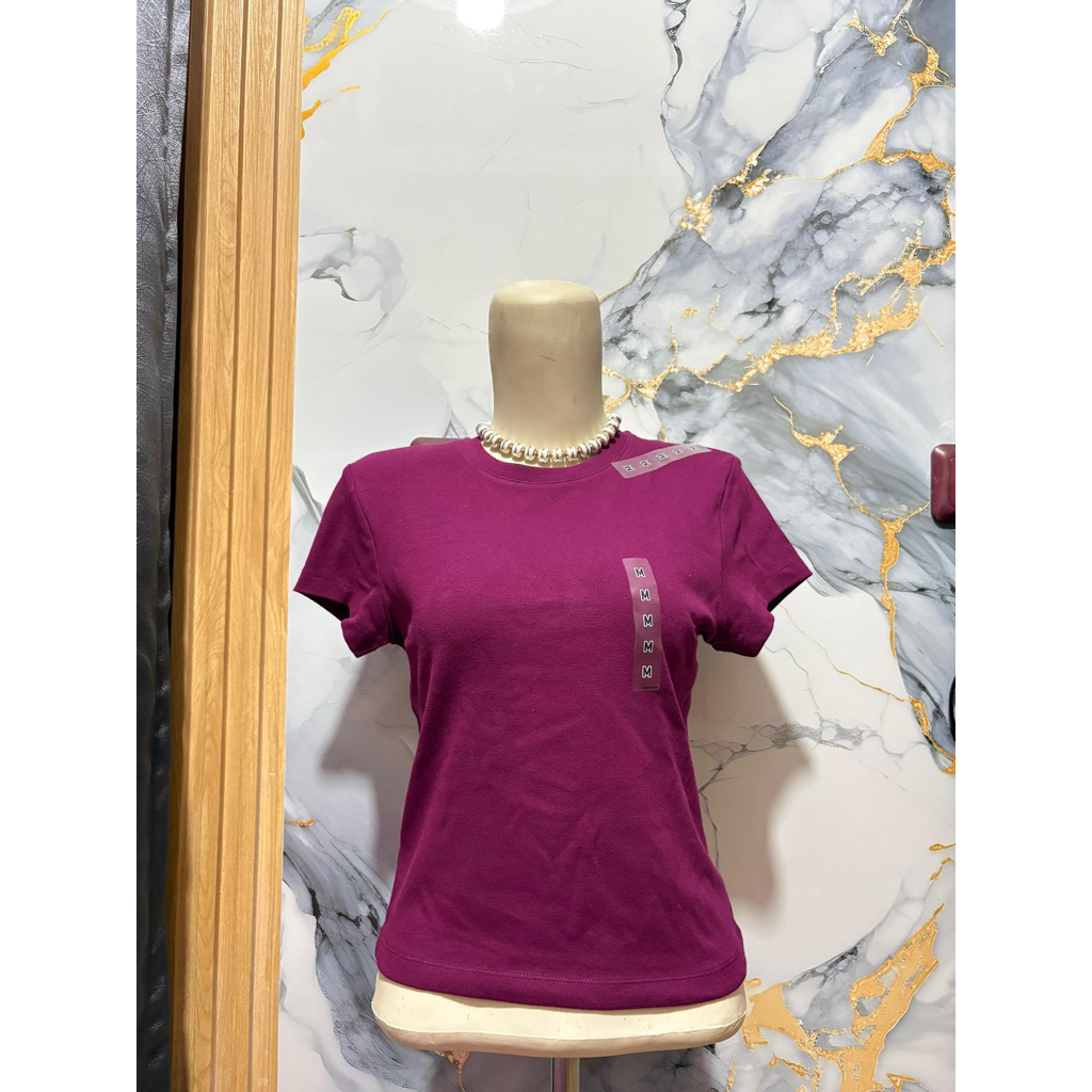 Kaos Uniqlo wanita