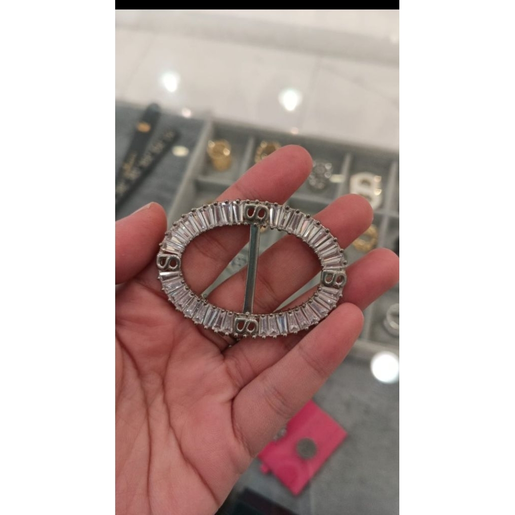 Silver lavish oval ring brooch Buttonscarves baru dan siap kirim