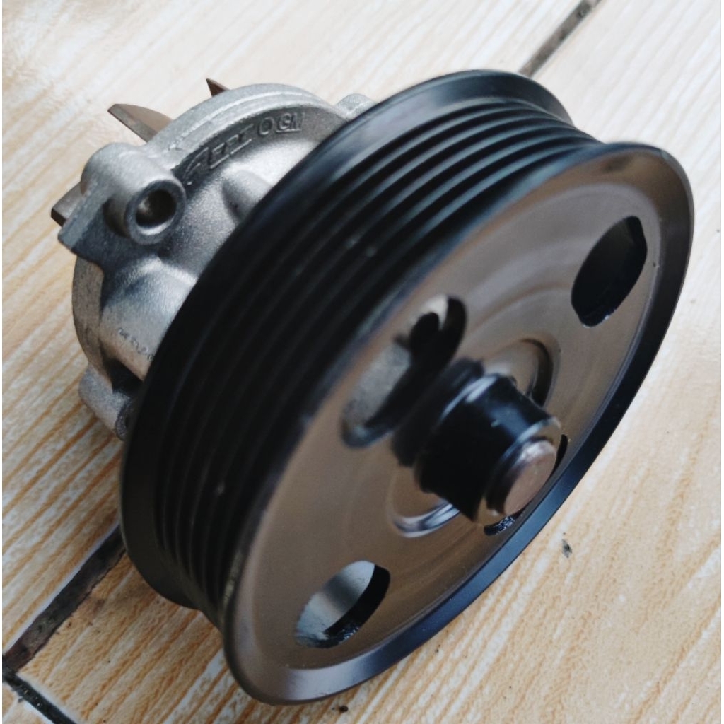 Waterpump water pump original GM Chevrolet spin diesel