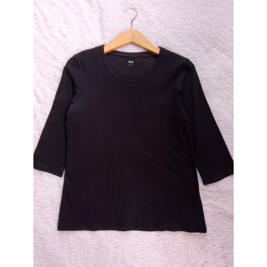 Blouse Kaos T-Shirt Inner Manset Long Sleeve Uniqlo Hitam