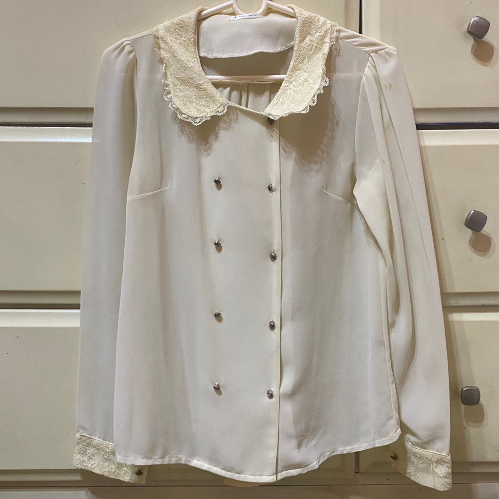 [Preloved] Blouse Lengan Panjang Warna Krim Lace Collar Korean Blouse
