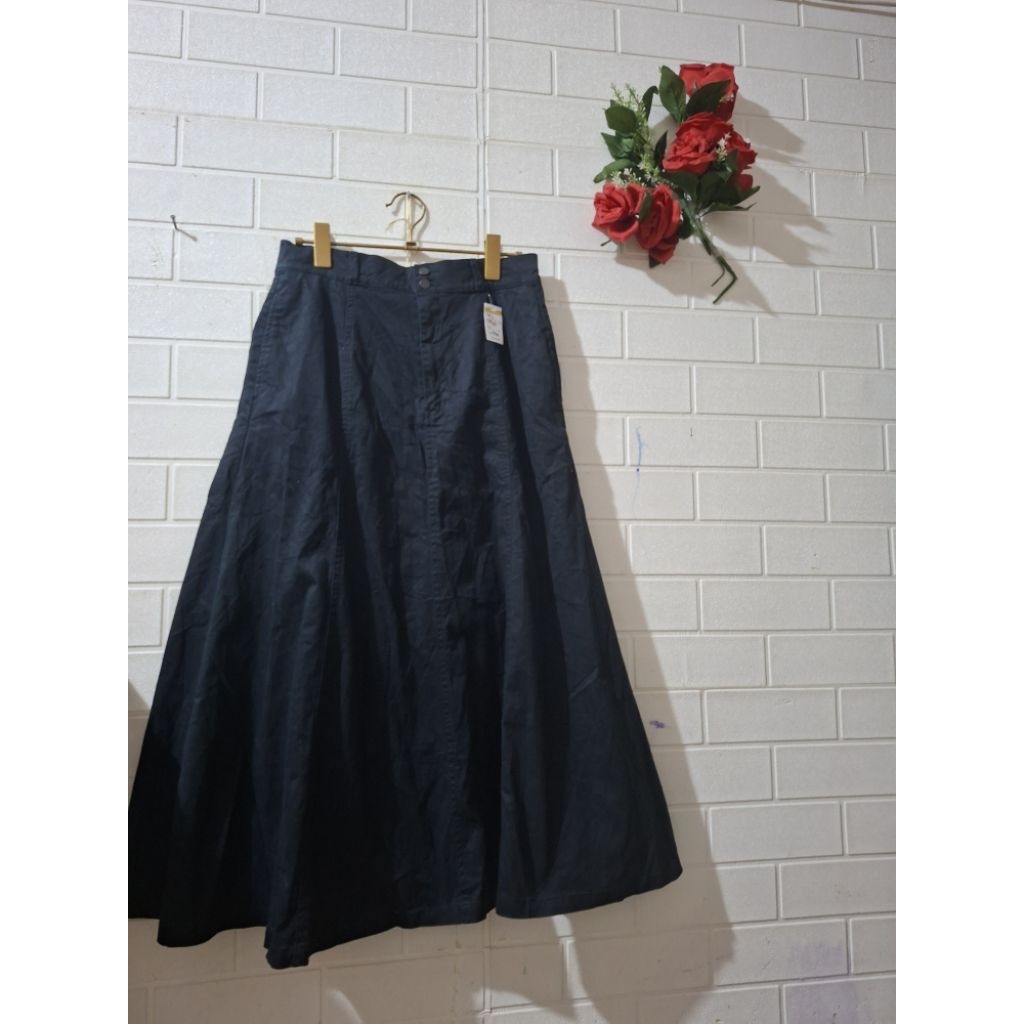 Rok GU  unilo Jeans hitam megar