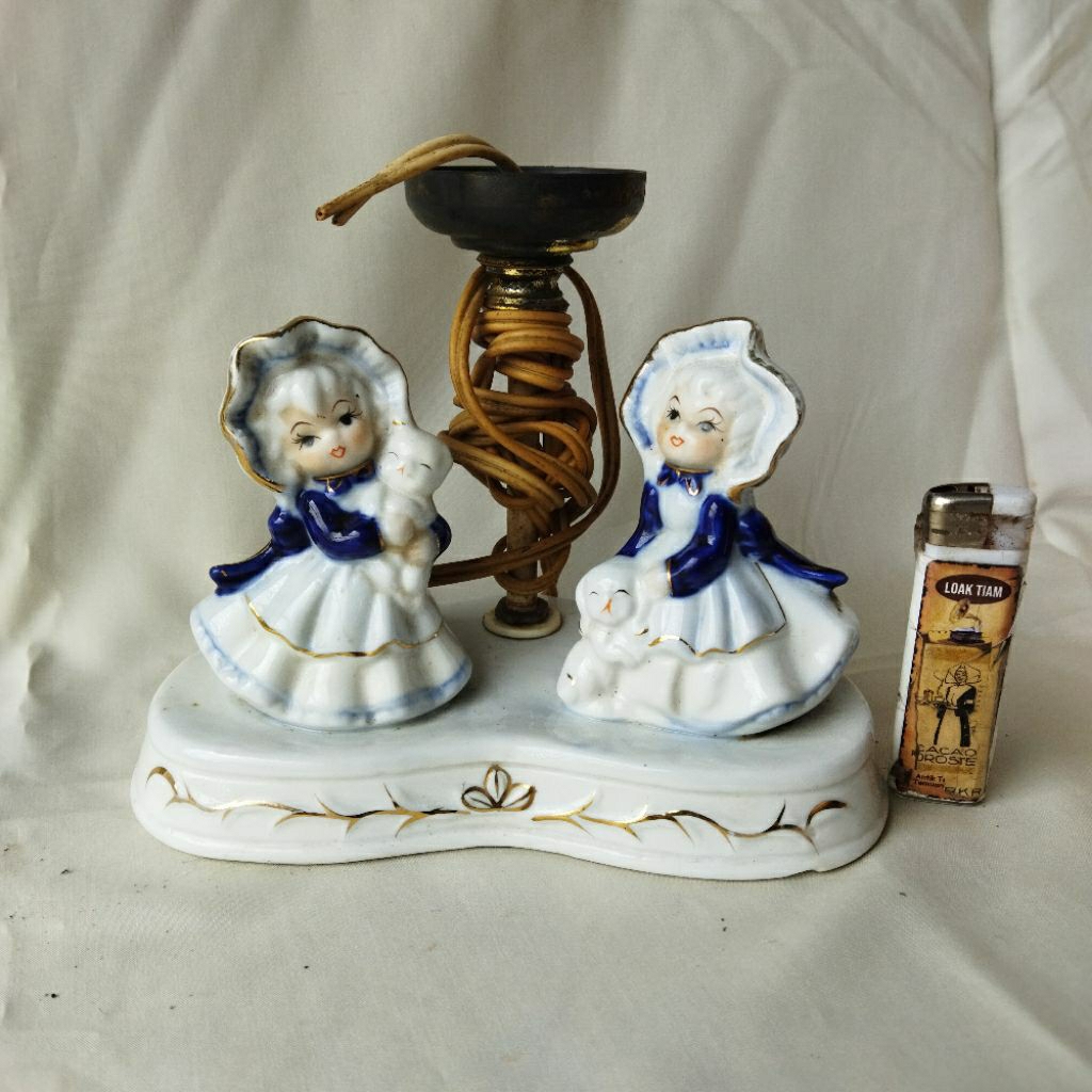 Pajangan Vintage Rangka Lampu Patung Keramik