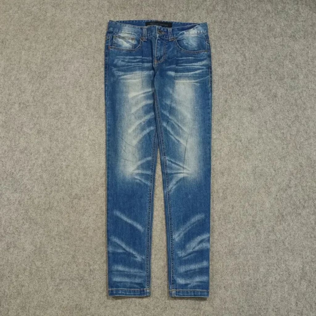 celana slim fit jeans panjang pria yang DESIGN UNITED size 30 second