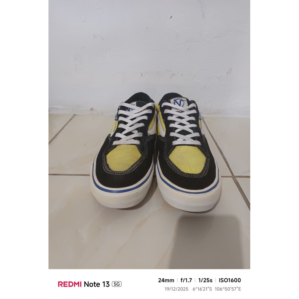 sepatu vans hitam kuning