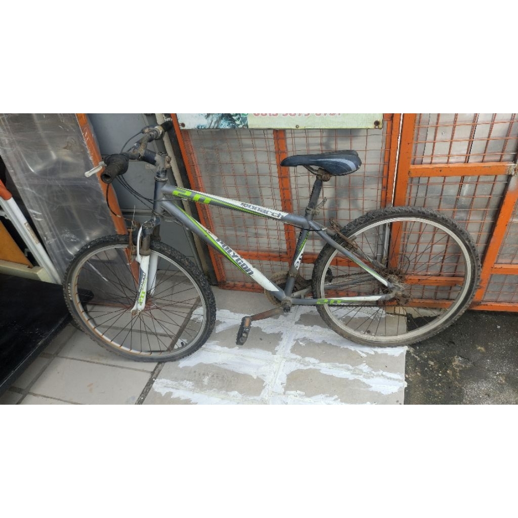 BAHAN SEPEDA MERK POLYGON MONARCH 2.0 UKURAN 26 INCH (BACA DESKRIPSI DI BAWAH BIAR JELAS )