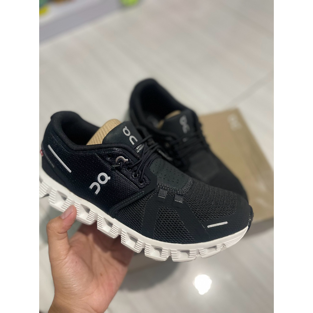 PRELOVED ON CLOUD 5