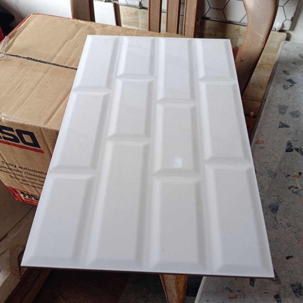 Keramik dinding 3D motif bata putih 25x40 tahan air dan mengkilap