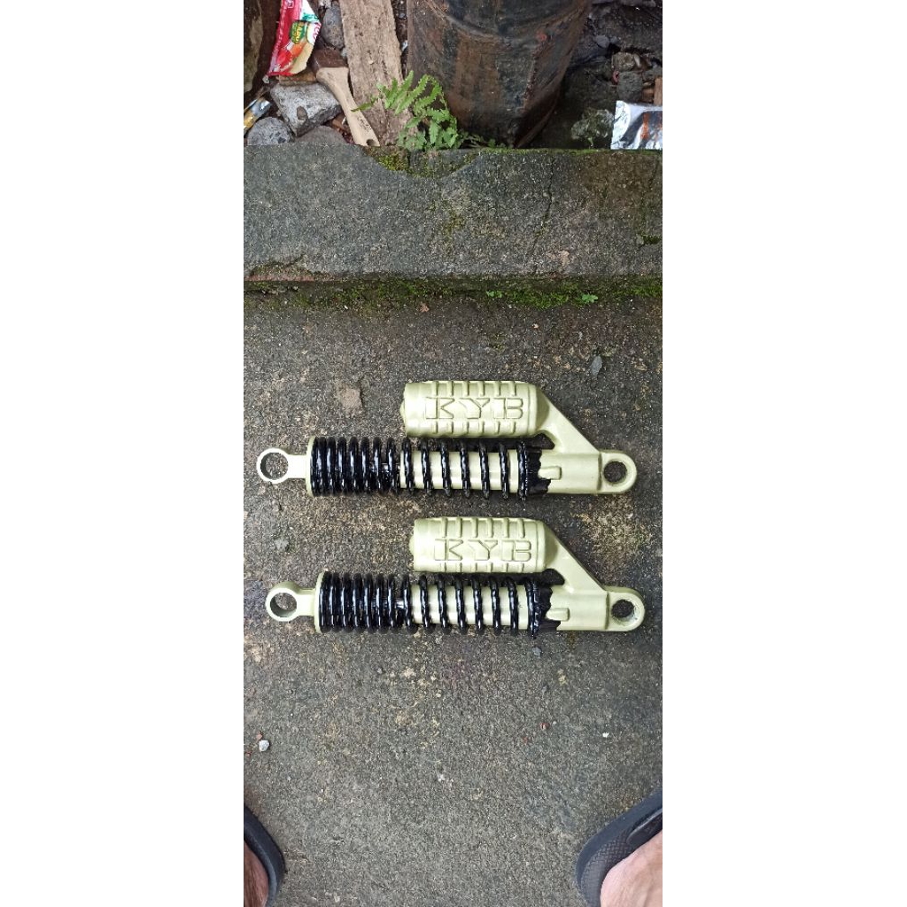 Shock belakang kyb rzr