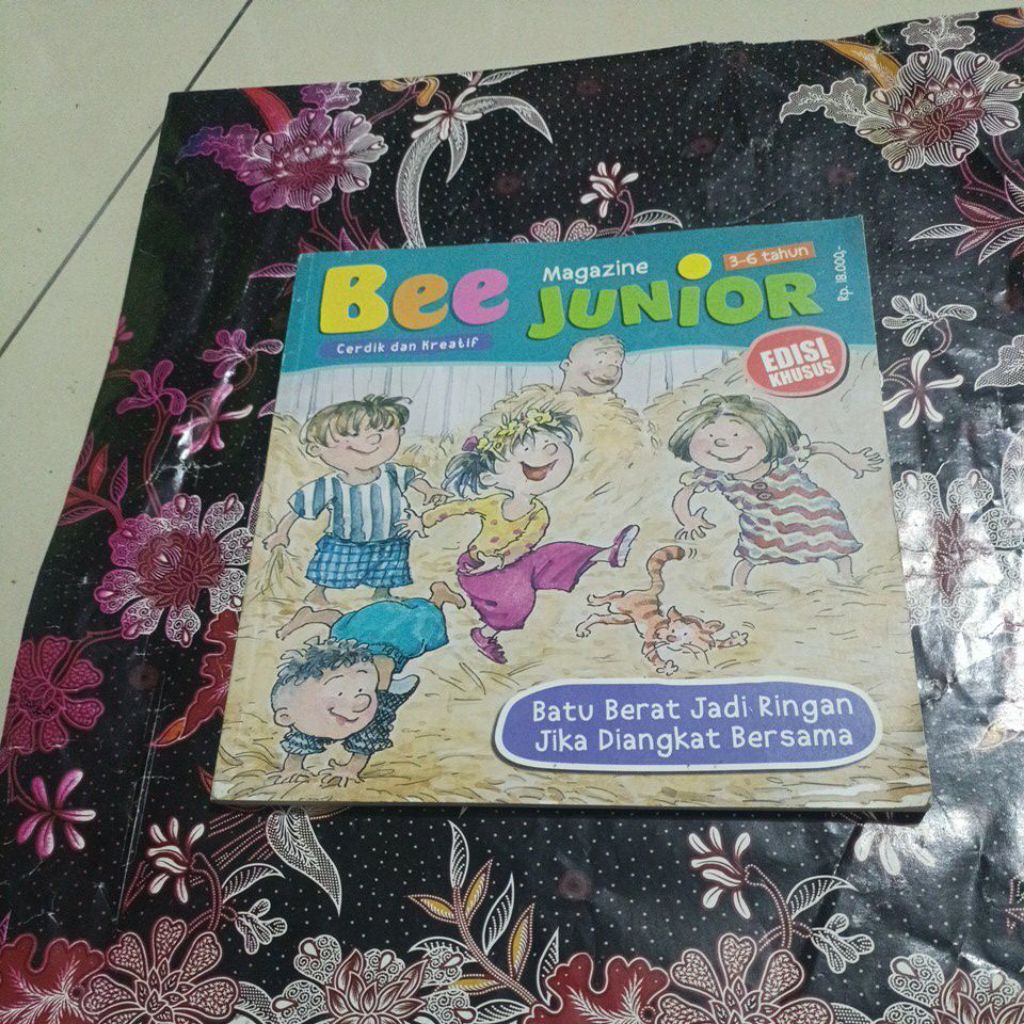 Buku  Bee Magazine junior - Batu berat jadi ringan jika diangkat bersama