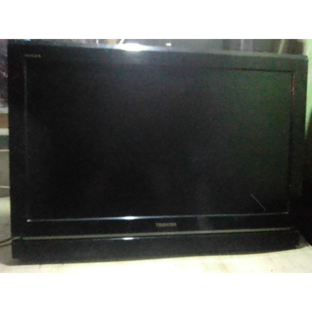TV TOSHIBA 32PB10E RUSAK LCD PECAH