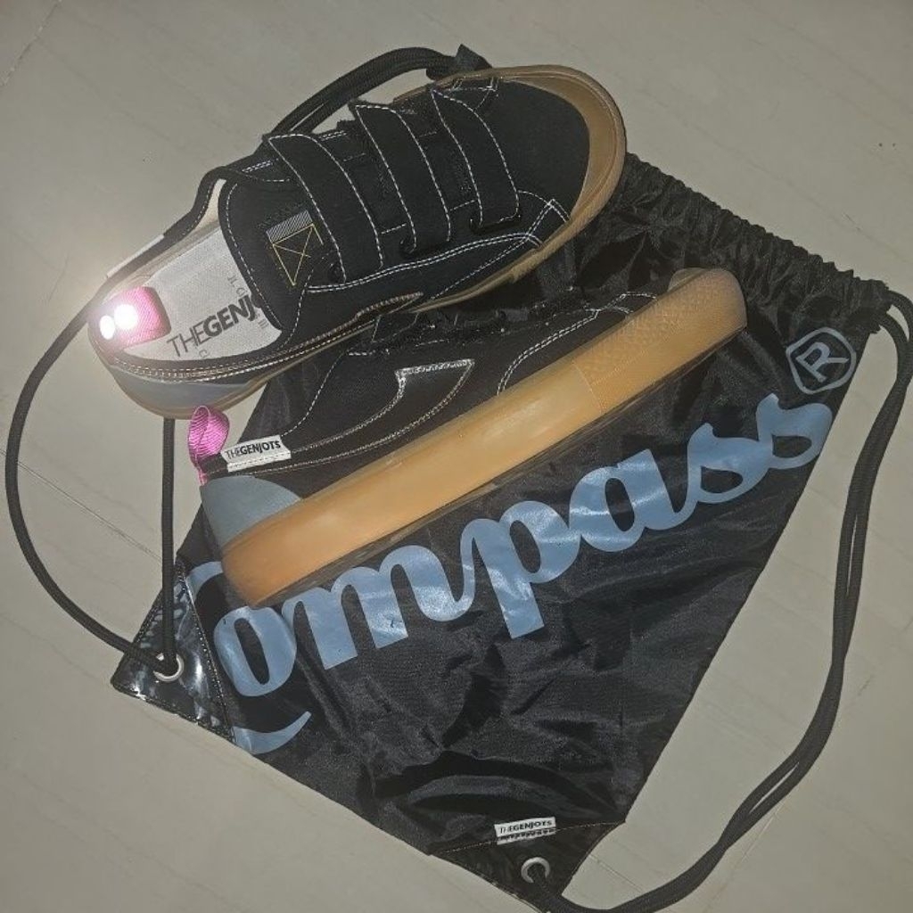 Sepatu Compass x The Genjots , Warna Cyan , Size 43