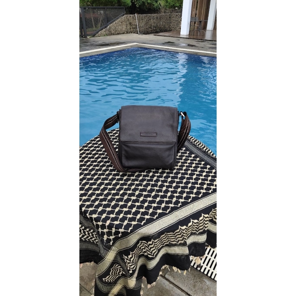 (WAJIB Transaksi Offline) Ermenegildo Zegna SecondSkin Leather Sling Bag Authentic Made In Italy - P