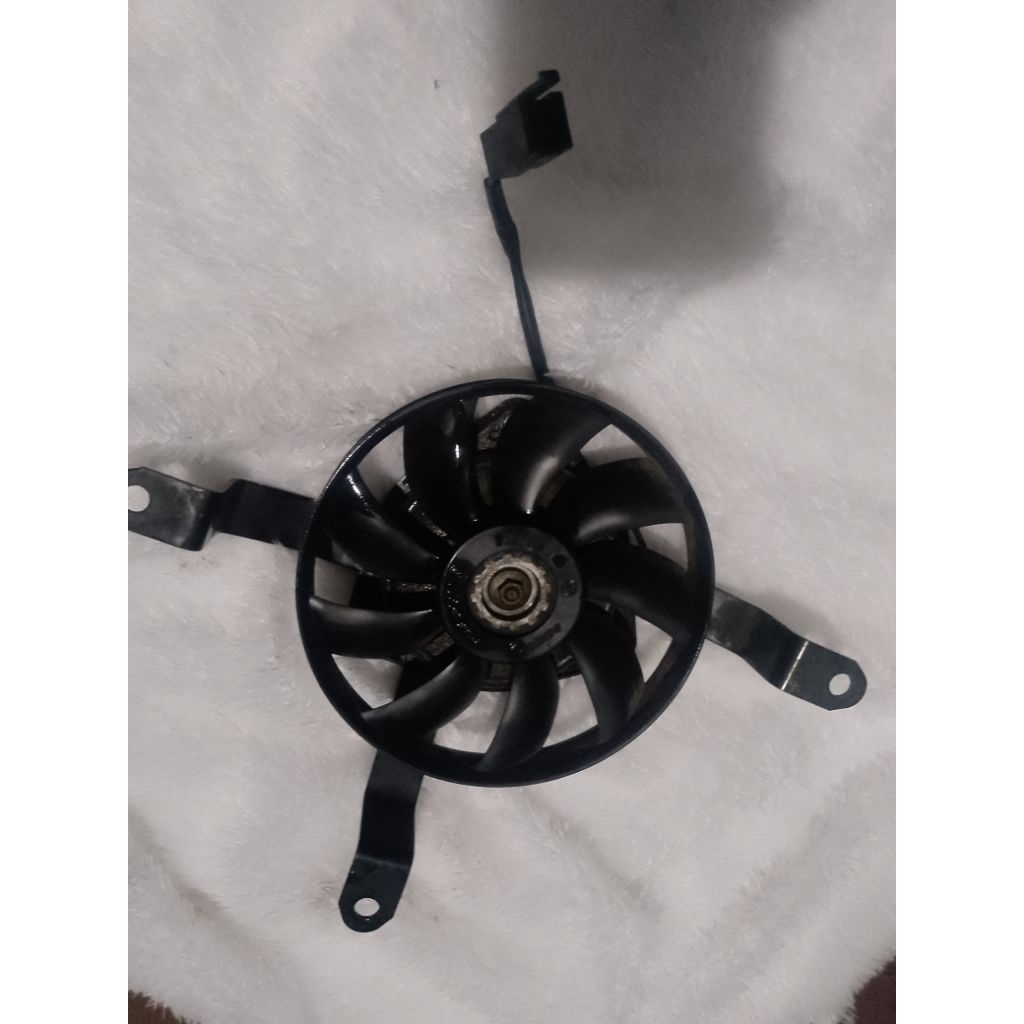 kipas / fan radiator radiator ninja 250R karbu bekas original copotan motor