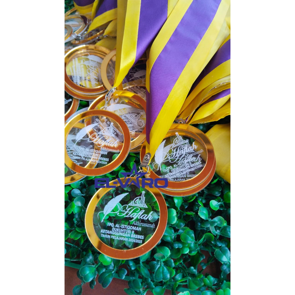 SAMIR WISUDA MEDALI AKRILIK GOLD