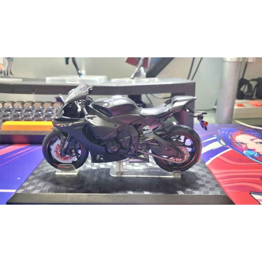 Yamaha YZF-R1Black 1:12 scale by CCA Official Yamaha Licensed