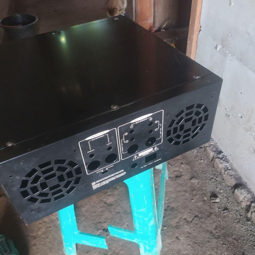 Box power amplifier merk thunder px7000