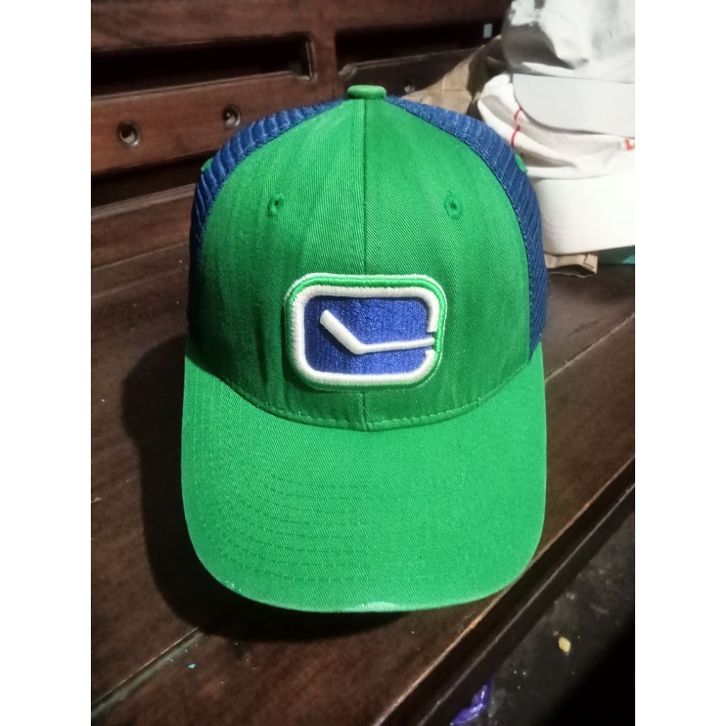 Topi Zephyr x NHL vintage