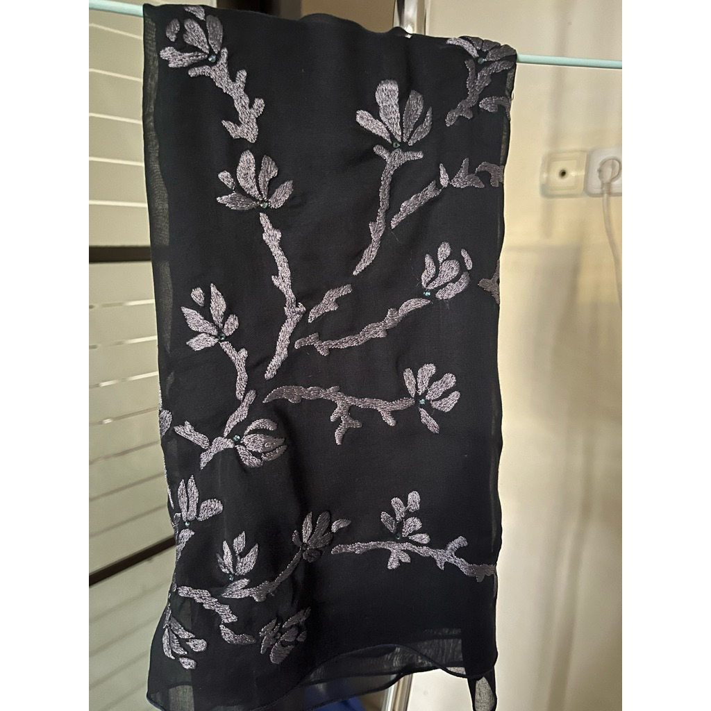 hijab paris sulam embroideri by napocut original warna navy kehitaman