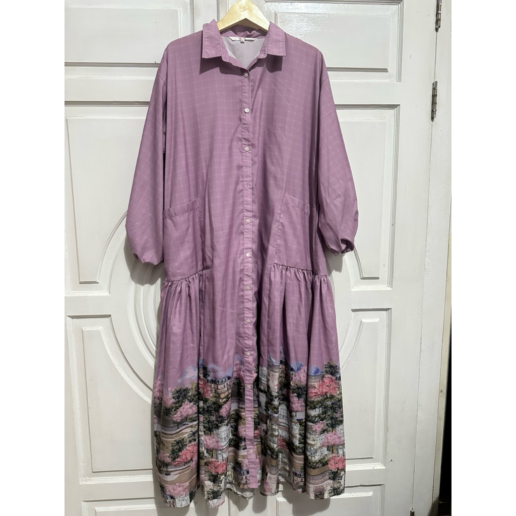 benang jarum emily in paris