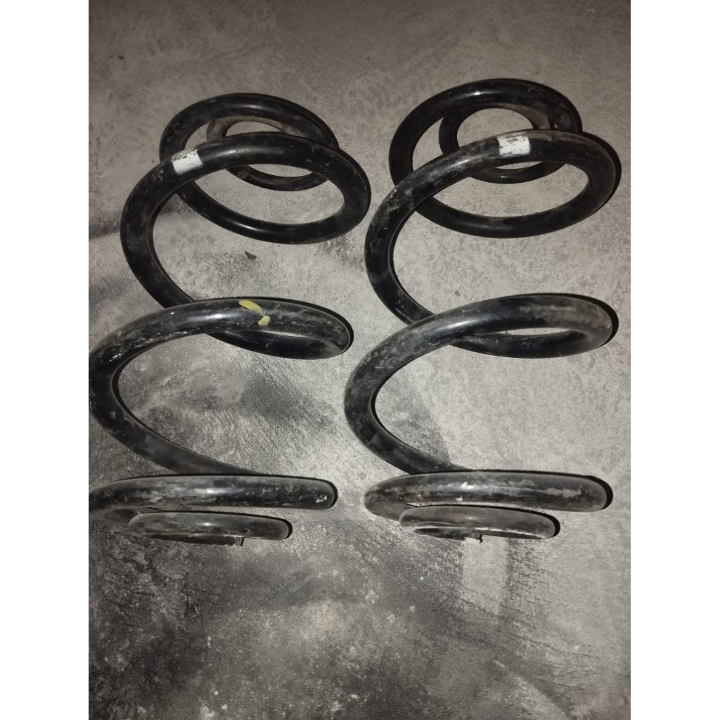 coil spring per spiral belakang Daihatsu Xenia Toyota Avanza tahun 2004 original copotan