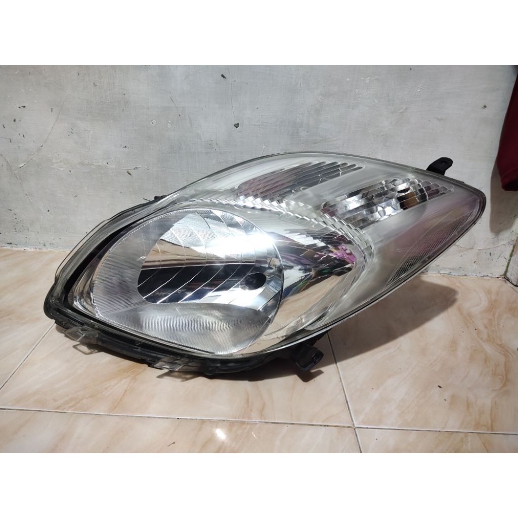 headlamp toyota yaris 2012