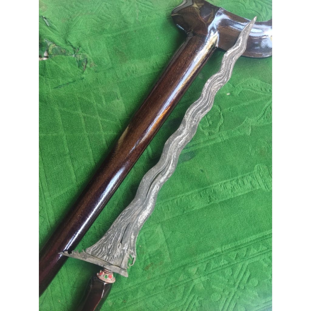 Luxiastore_ Keris Pamengkang Jagat Luk 13 Pamor Rambut Sanuri
