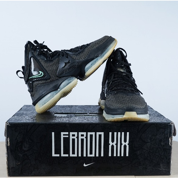Nike - Lebron XIX