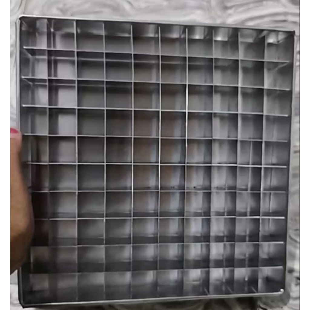 loyang sekat 28x28x4 isi 100