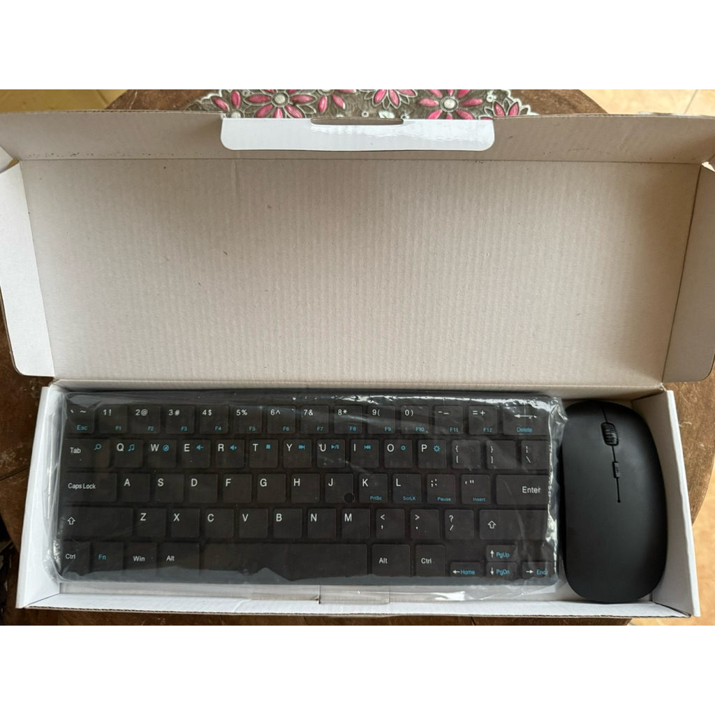Keyboard dan mouse wireless