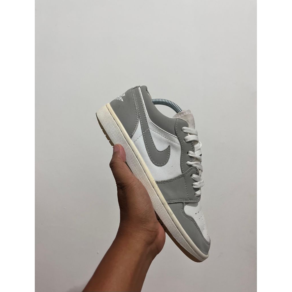 nike air jordan low second