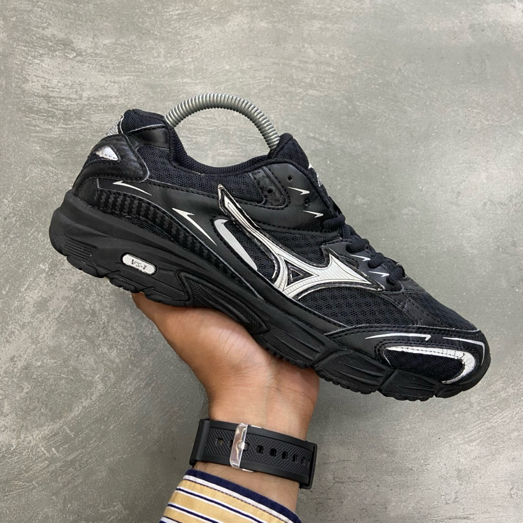 [Size 41 Fit 42] Limited Mizuno MXR Tech Black Metalic Grey VS-1 X10 Second Original Kondisi Nominus