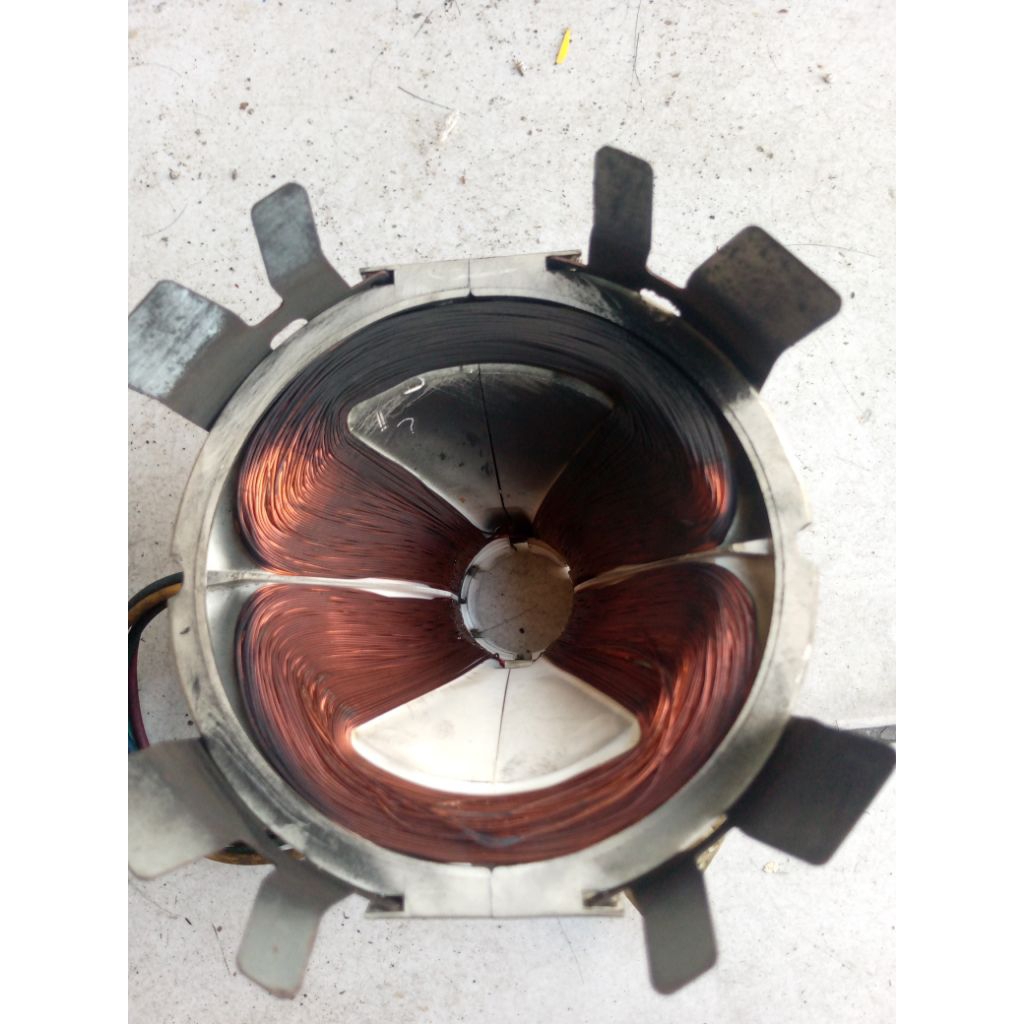 Yoke, konde TV tabung cembung 14inc merk sharp, normal.