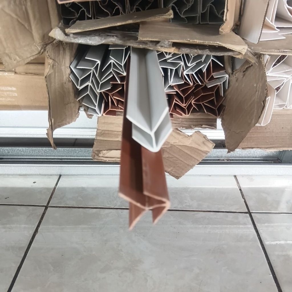 Lis Siku Plafon PVC – Panjang 4 Meter | MAJA INTERIOR