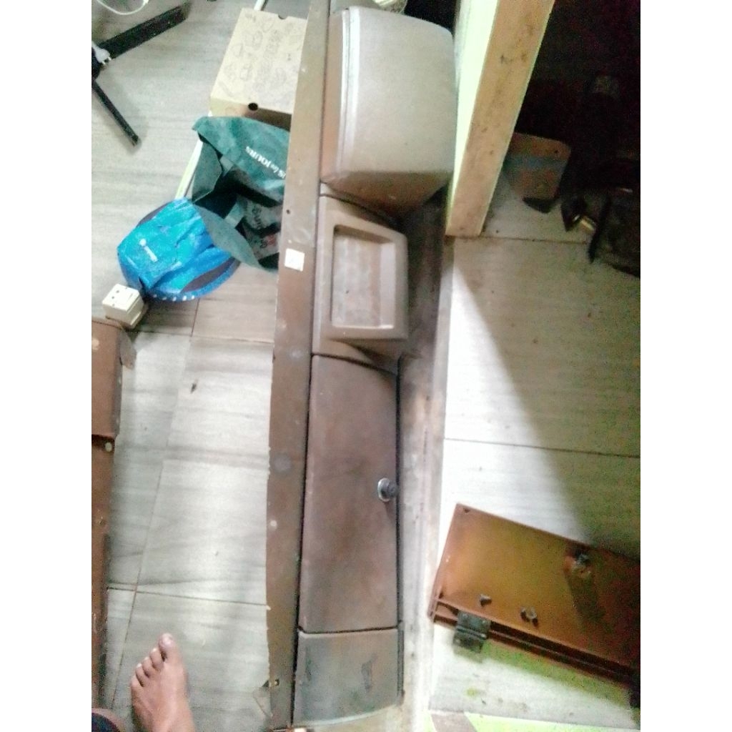 cover laci atas dashboard kijang super