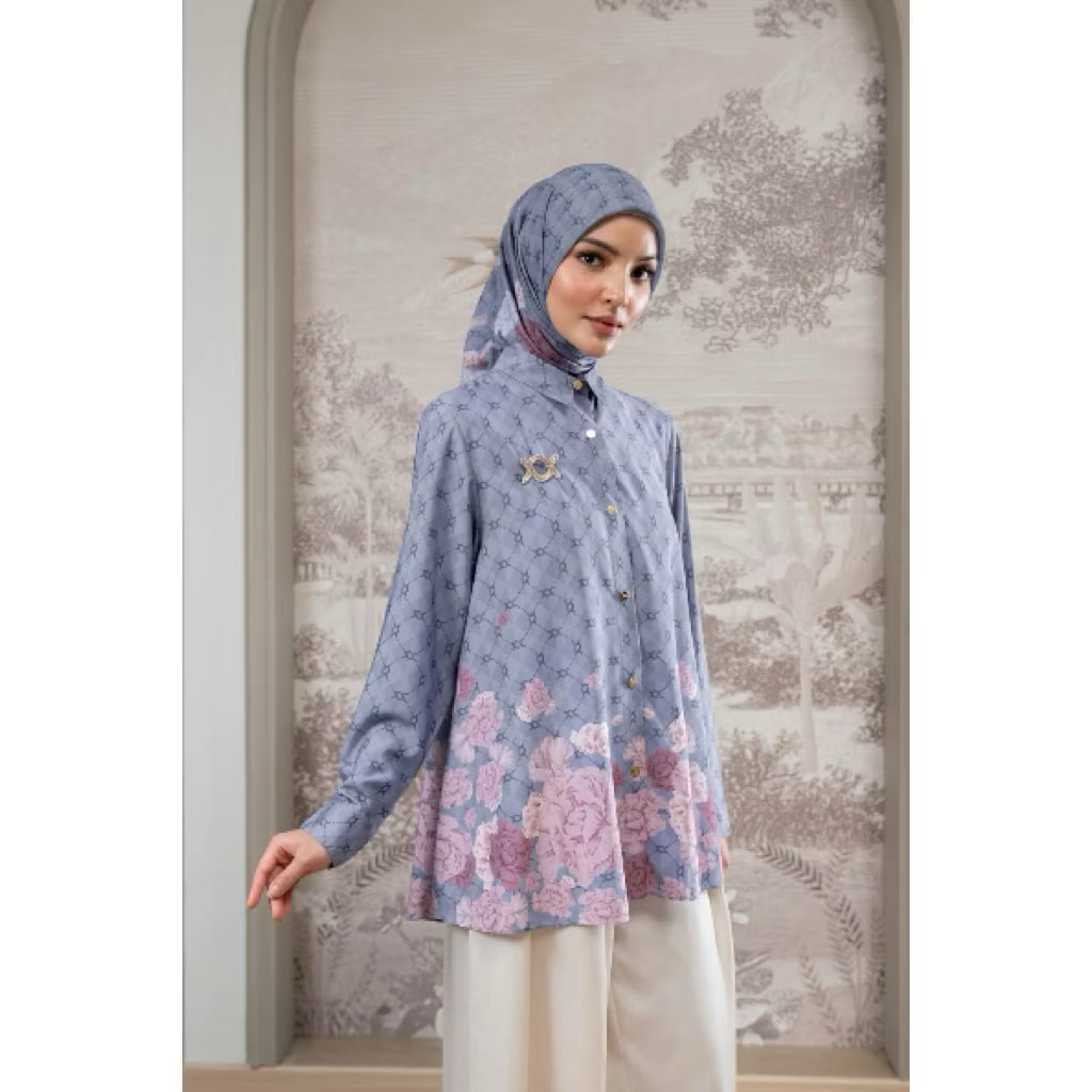 Rosette 2.0 Shirt Wearing Klamby