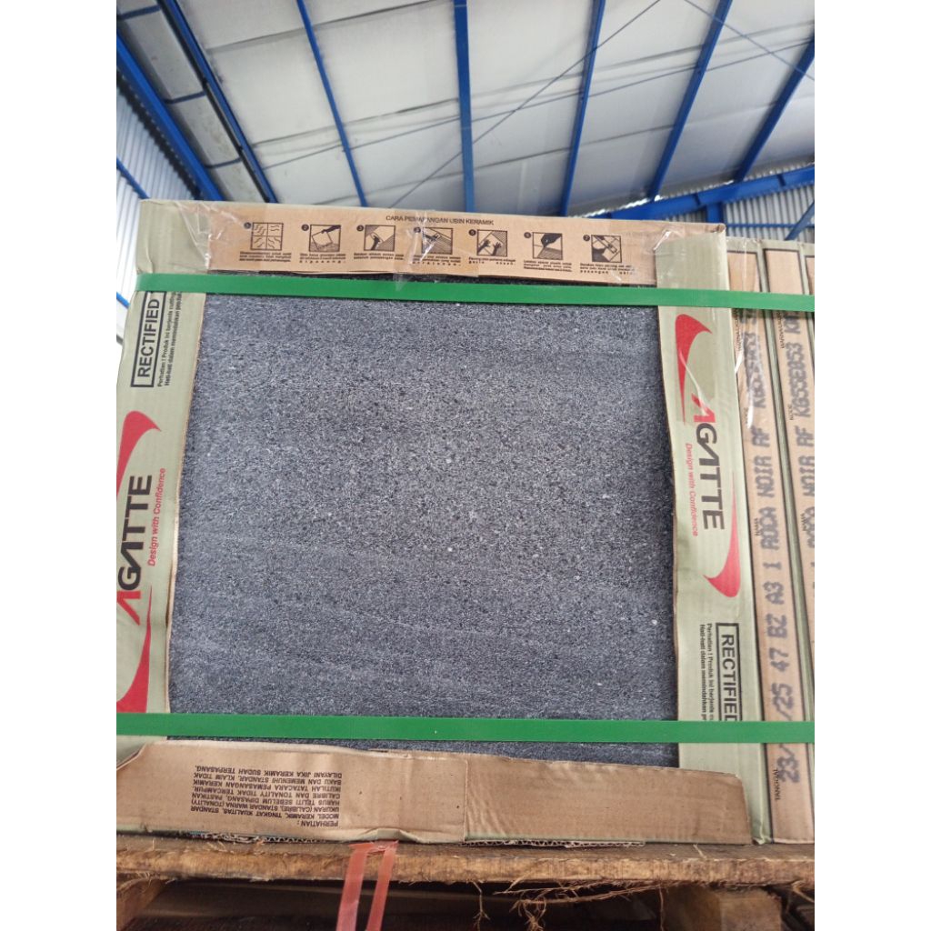 keramik Carport garasi 50x50 Roca Noir A grade