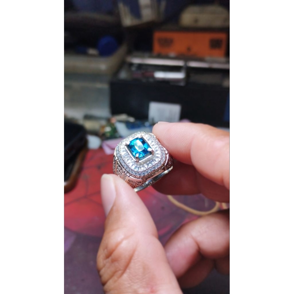 Natural Blue Topaz ( plus memo )