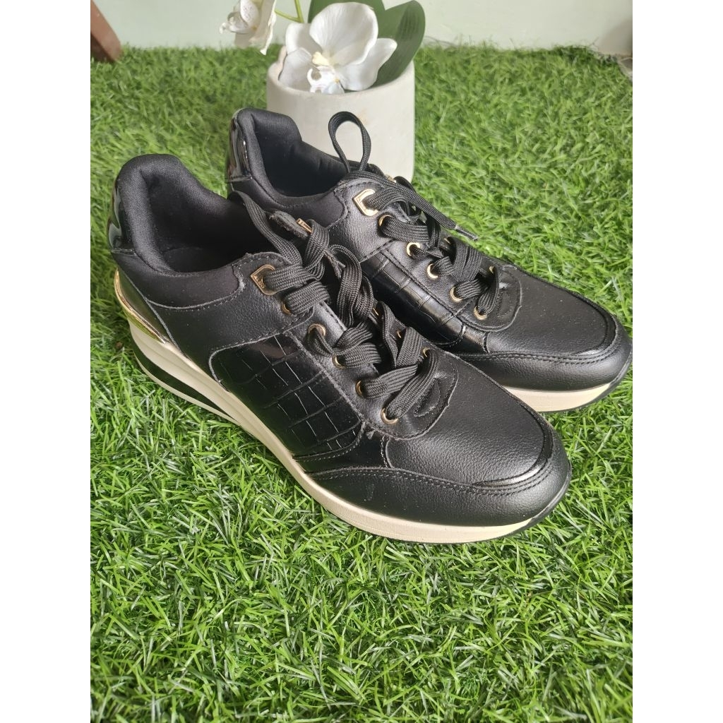 PL Sepatu Aldo sneakers wedges black ; Sneakers kulit warna hitam ; sepatu casual wedges