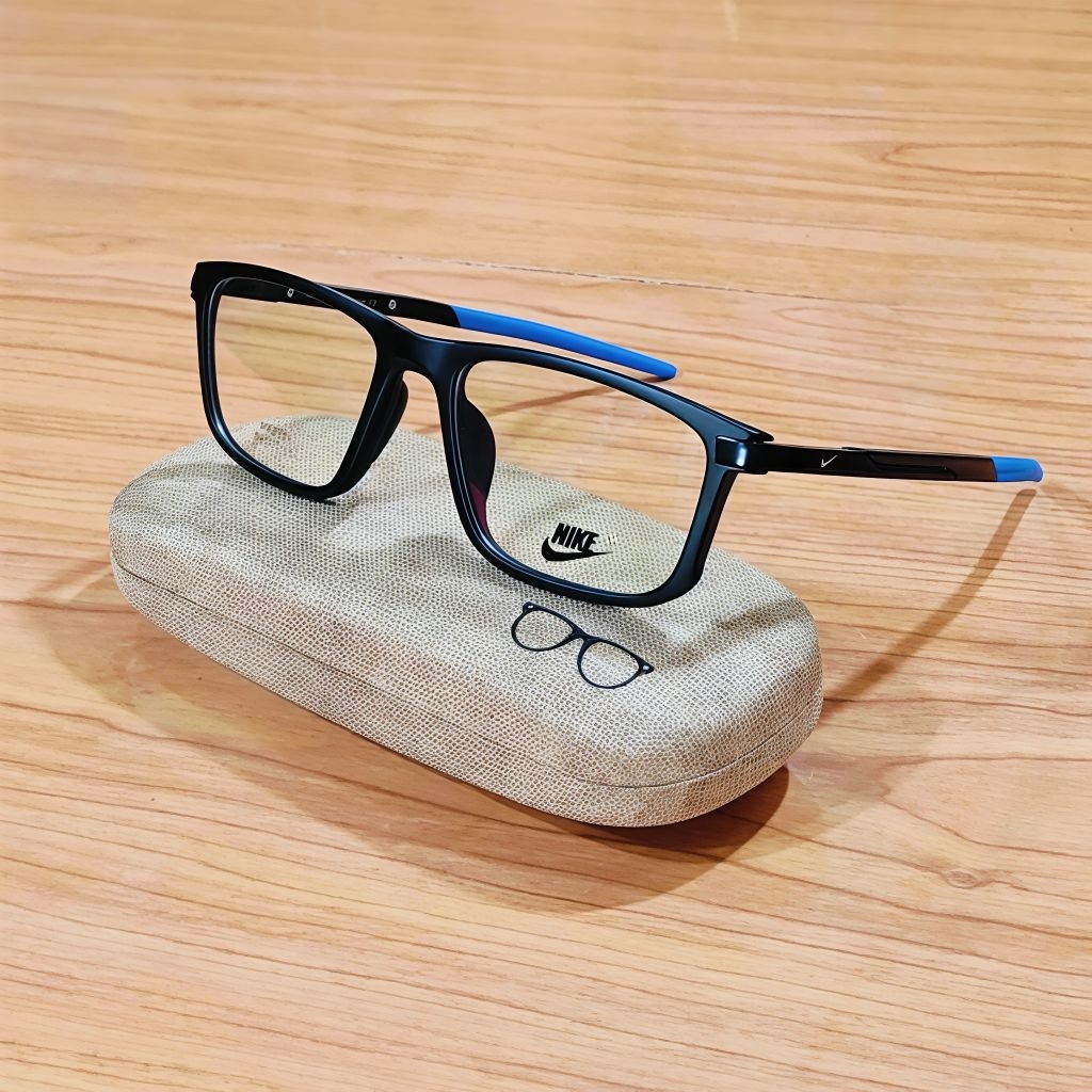 Kacamata progresif plus baca dan jalan lensa photocromic hitam