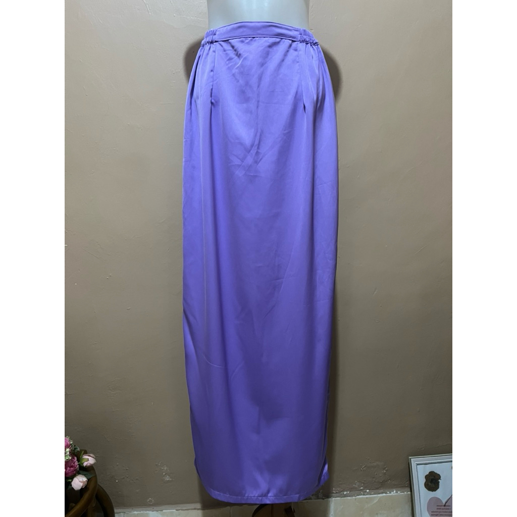 Rok satin silky lilac pesta pinggang karet pl