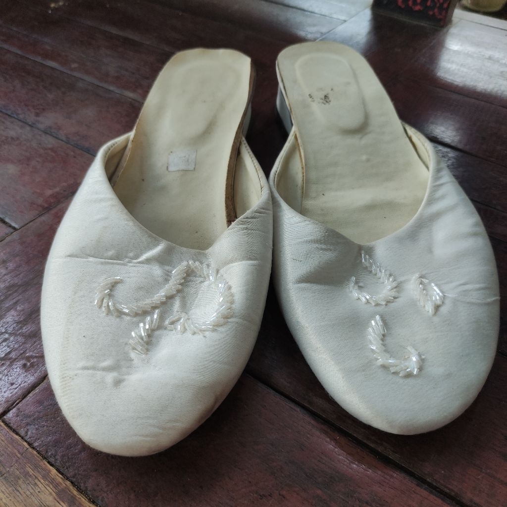 sandal selop pengantin pria putih bw