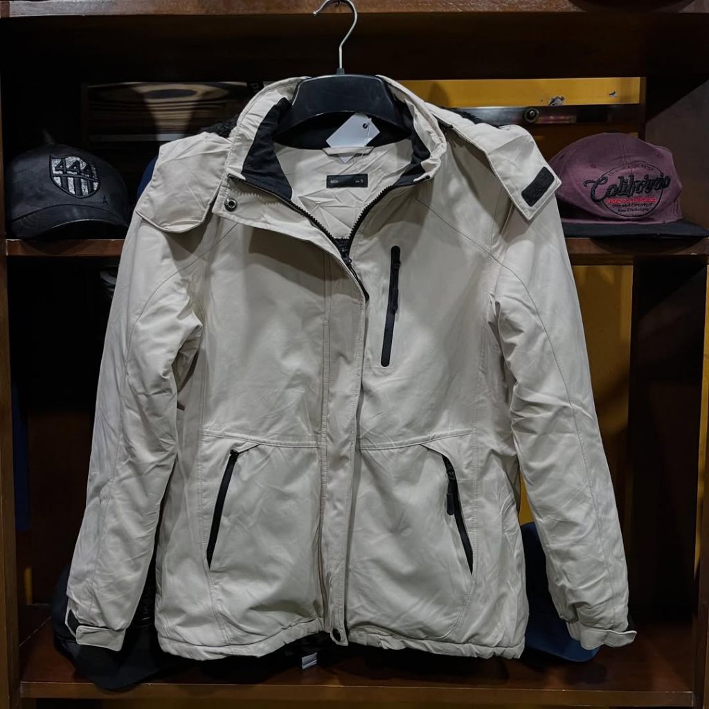 jaket outdoor LATIV tebal hangat size M casual bagus murah