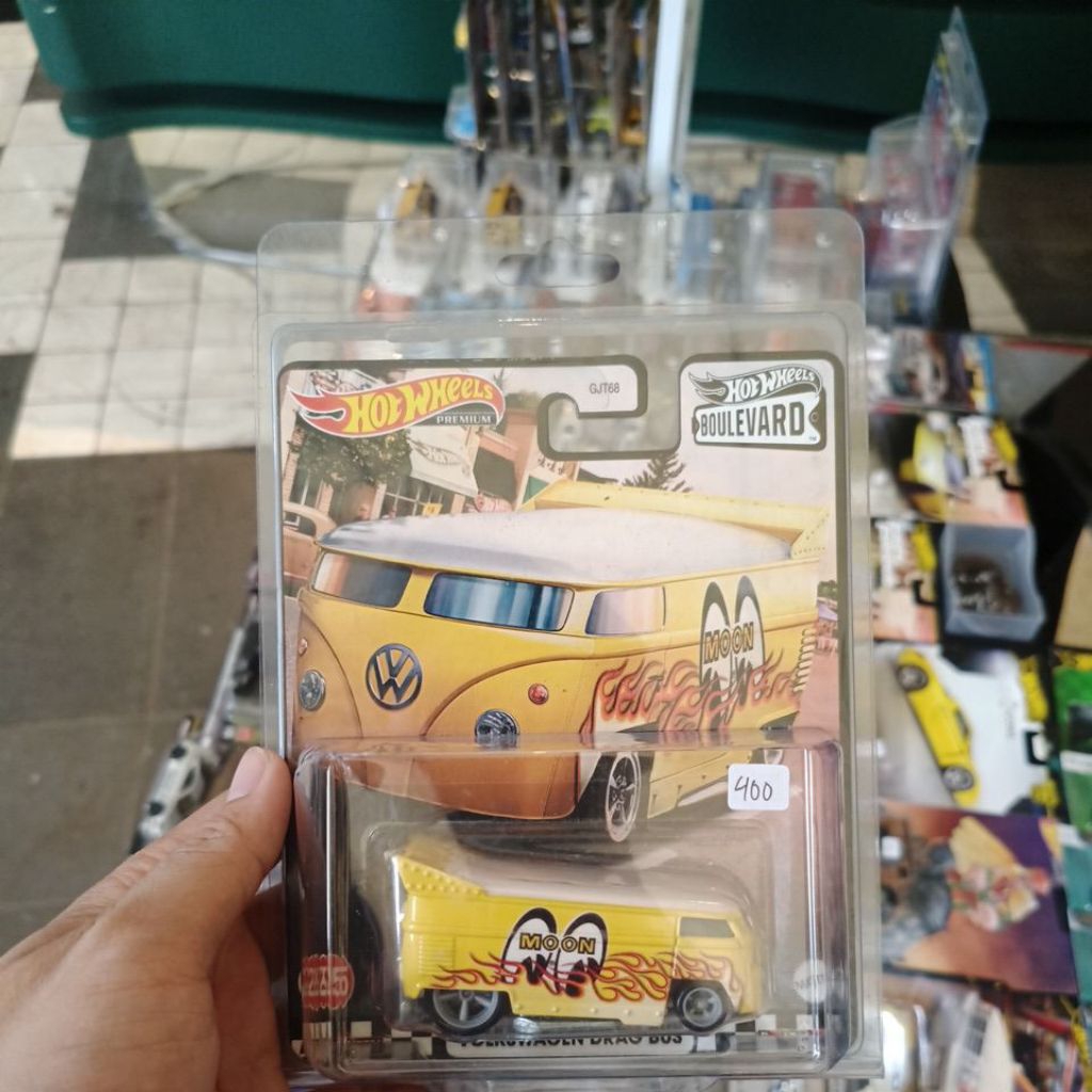 Hot Wheels VOLKSWAGEN DRAG BUS MOONEYS
